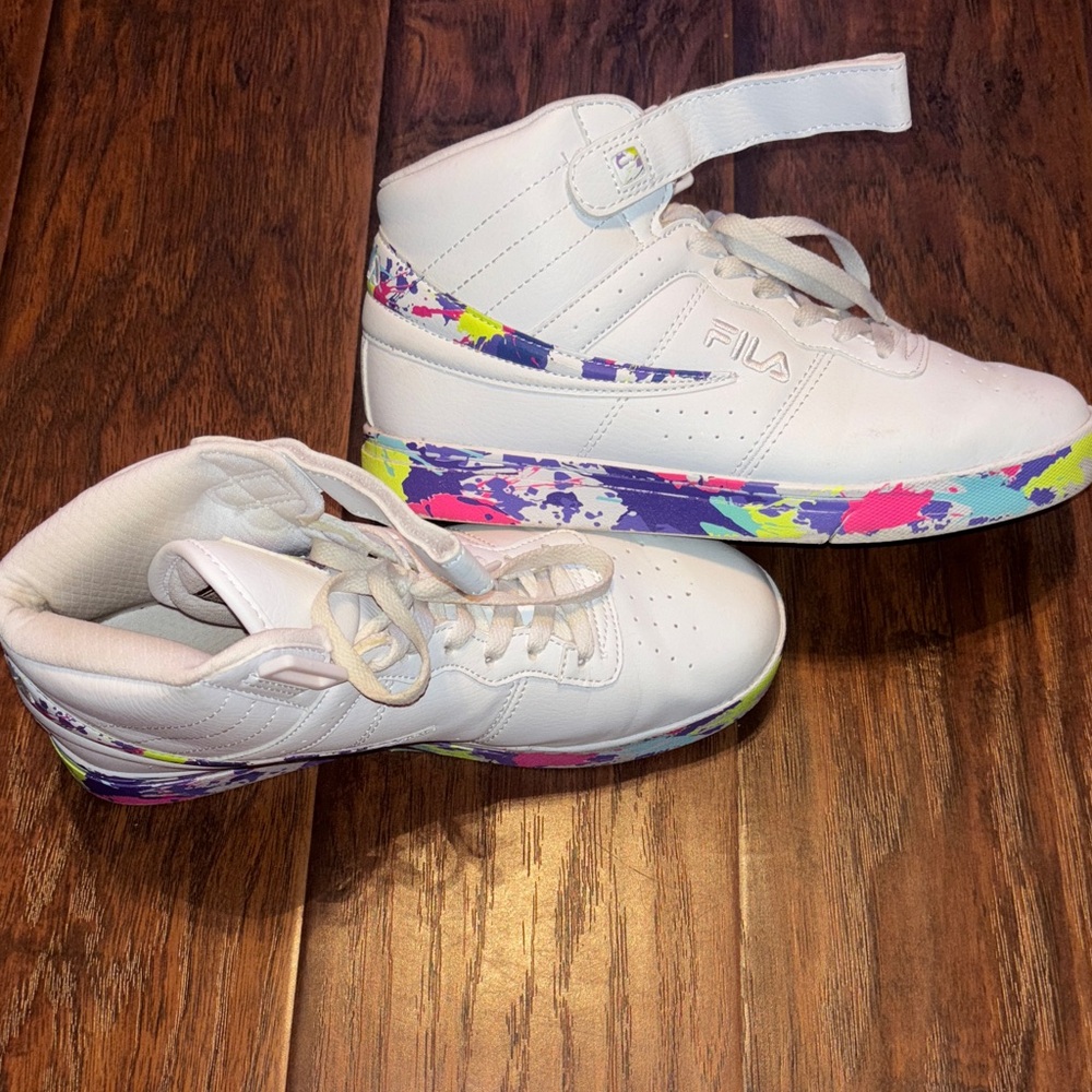 Fila Kids White High-Top Sneakers with Multicolor Paint-Splash Sole